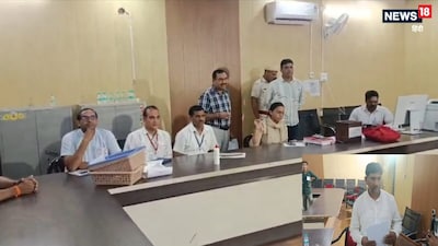 तिजारा नगर परिषद के सभापति चुनाव में कांग्रेस ने 18 वोट हासिल कर भाजपा को शिकस्त दी.
