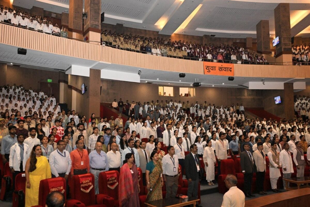 'भाषण नहीं, हमें नौकरी चाहिए...' पश्चिमी यूपी की छात्राओं ने 'युवा संवाद' पर दिया दो टूक जवाब, देखें ग्राउंड रिपोर्ट