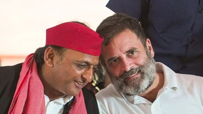 राहुल गांधी के पिता राजीव गांधी ने अखिलेश यादव के पिता मुलायम सिंह यादव की पहली सरकार को बचाकर यूपी में की थी अपनी पार्टी के लिए सबसे बड़ी गलती.