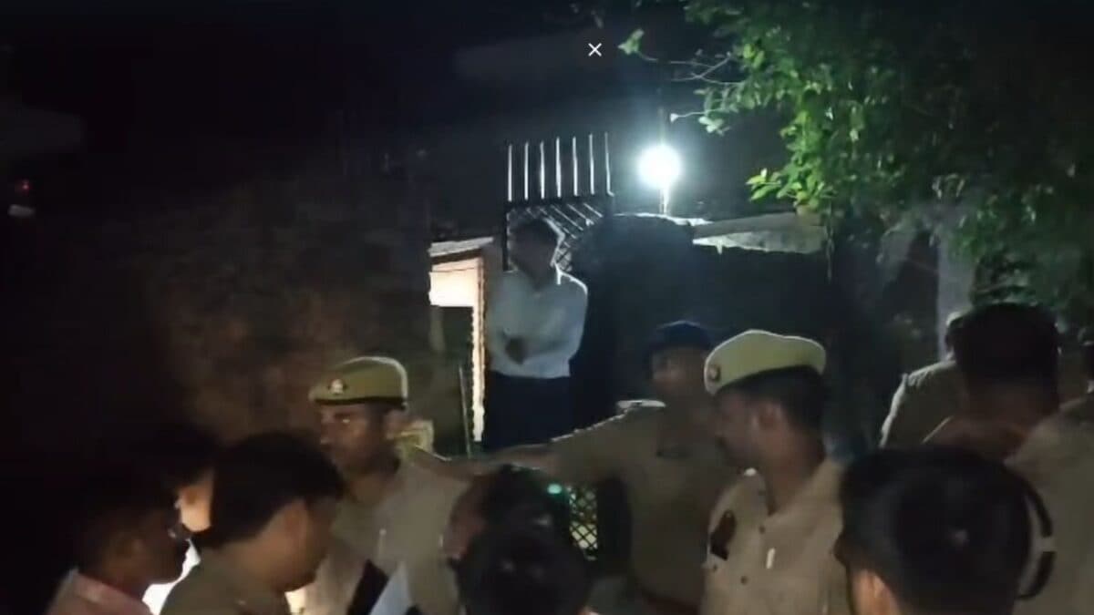 आजमगढ़ में पत्नी और दो पंडितों की हत्या के बाद आरोपी एनकाउंटर में मारा गया