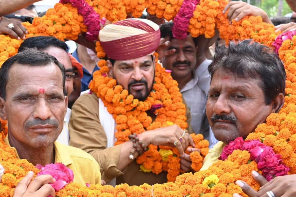 Opinion: बृजभूषण शरण सिंह बदलते हैं पाला तो BJP को यूपी चुनाव 2027 में कितनी सीटों का नुकसान
