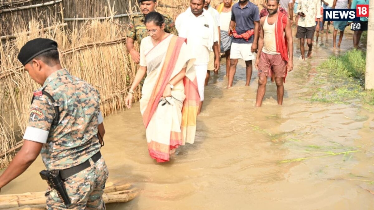 Bhagalpur: DM Alankrita Pandey Wades Through Floodwaters to Oversee Relief Operations
