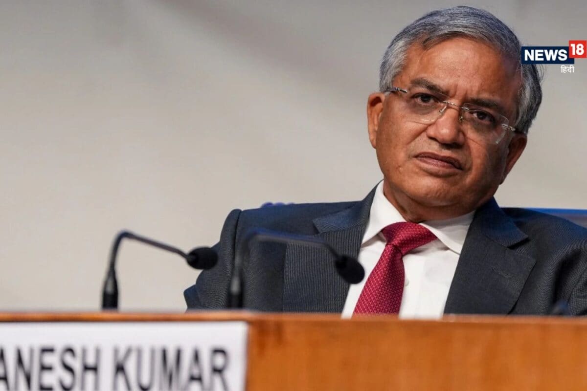 EC Dispute Row Live: दबाव के आगे मत झुकिए चुनाव आयोग विवाद पर महुआ मोइत्रा की अपील शशि थरूर ने भी उठाए सवाल