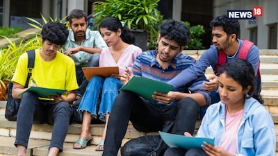 क्या है 'स्कॉलर्स एट रिस्क 2026' रिपोर्ट? भारत के एजुकेशन सिस्टम पर आंकड़ों का 'अटैक'