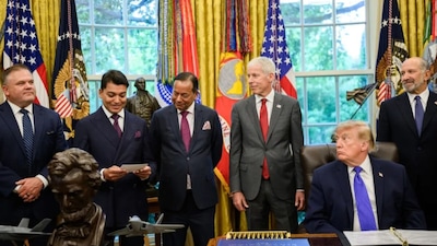 भारत की कंपनियां अमेरिका में सिर्फ सामान बेचने या कंपनियां खरीदने तक सीमित नहीं हैं, बल्कि वहां अपनी फैक्ट्रियां और पूरी उत्पादन व्यवस्था खड़ी कर रही हैं.