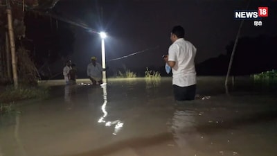 गोपालगंज के कई गांवों में बाढ़ का पानी भर गया.