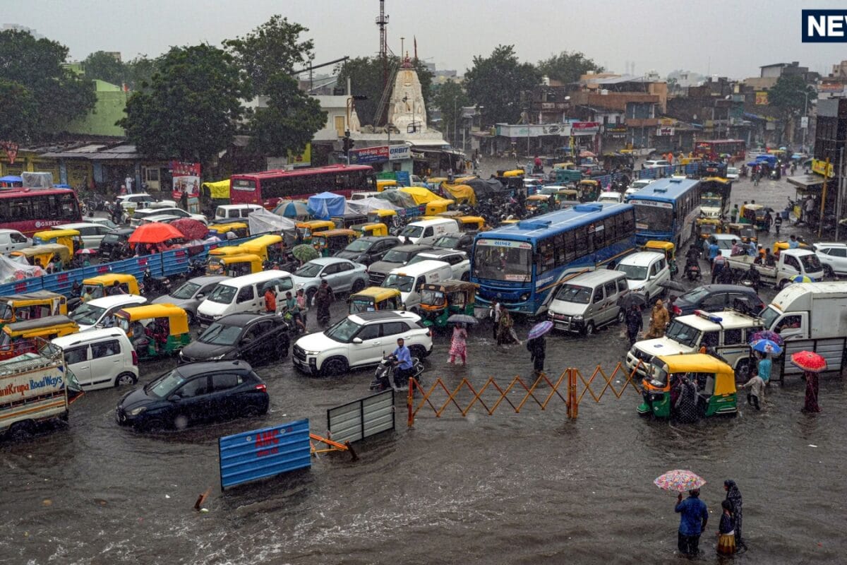Aaj Ka Mausam: IMD ने मानसून की वापसी का कर दिया ऐलान पर उससे पहले 60 KMPH की रफ्तार से आएगा तूफान होगी बारिश