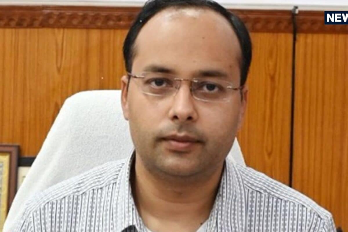 गजब हैं IAS शशांक शुभंकर, पितृपक्ष मेले के लिए कर रहे ऐसे काम, हर तरफ हो रही तारीफ