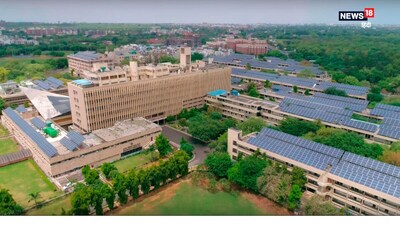 IIT Delhi : डायरेक्टर पद के लिए अधिकतम उम्र सीमा 60 साल है. 