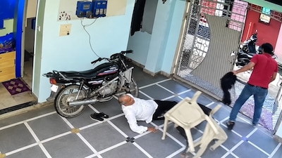 रिटायर्ड आबकारी अधिकारी के साथ मारपीट