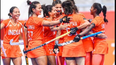 भारतीय महिला हॉकी टीम  लगातार पांच जीत के साथ सेमीफाइनल में. 