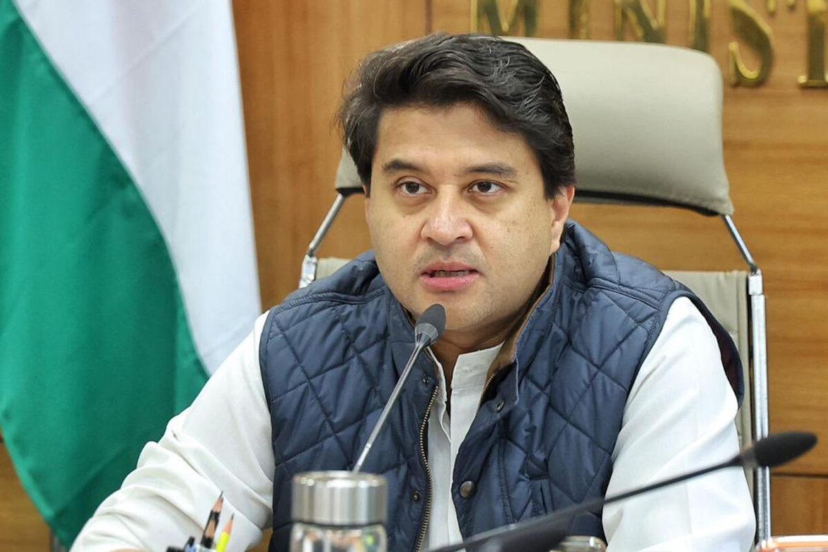 3 दिन के अंदर...राशन बांटने में लापरवाही पर भड़के ज्योतिरादित्य सिंधिया, अफसरों को लगाई फटकार