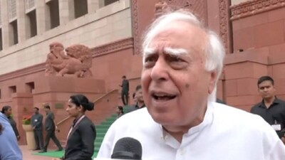 'मुझे सुप्रीम कोर्ट पर अब भरोसा नहीं, मैं बार-बार जाकर थक गया हूं', जब बोले, कपिल सिब्बल तो SC ने दिया ये जवाब. 
