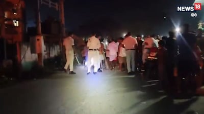 मधेपुरा में कार जल गई.