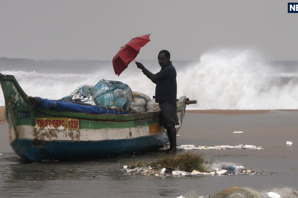 Aaj Ka Mausam: बंगाल की खाड़ी से सरपट भागता आ रहा महासंकट 48 घंटों में होगा और प्रचंड तूफान और बारिश का अलर्ट