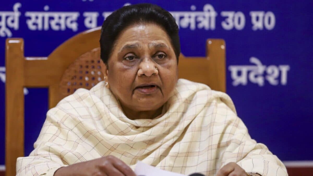 मायावती ने चुनाव से पहले ली भीष्म प्रतिज्ञा, भतीजों को किया साइडलाइन,  परिवार से सिर्फ 1 सदस्य ही लेगा बसपा में जगह