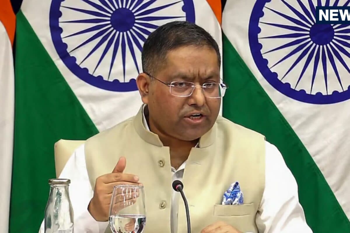रूस में नौकरी नहीं यूक्रेन जंग का टिकट विदेश मंत्रालय ने चेताया रूसी पासपोर्ट के चक्कर में न फंसें भारतीय