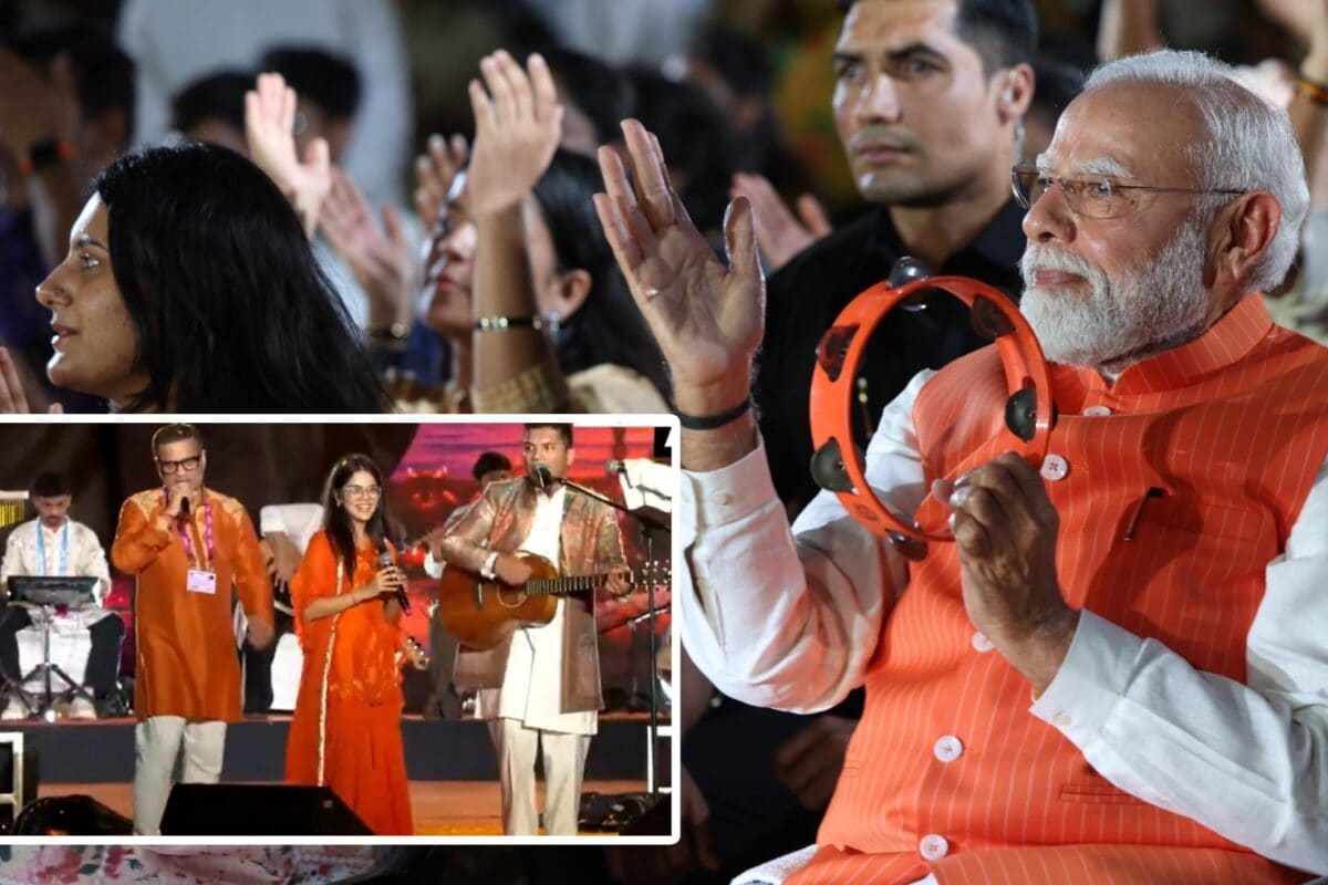 हाथ में मंजीरा-ढपली और जुबां पर ईश्‍वर का नाम भजन क्लबिंग में पीएम मोदी का कूल अंदाज