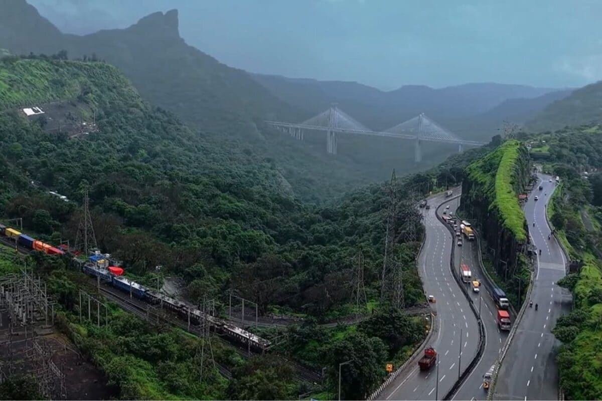 Expressway News : 27 साल पहले बना था यह एक्सप्रेसवे रोज गुजरते हैं 15 लाख वाहन फिर भी एक गड्ढा तक नहीं