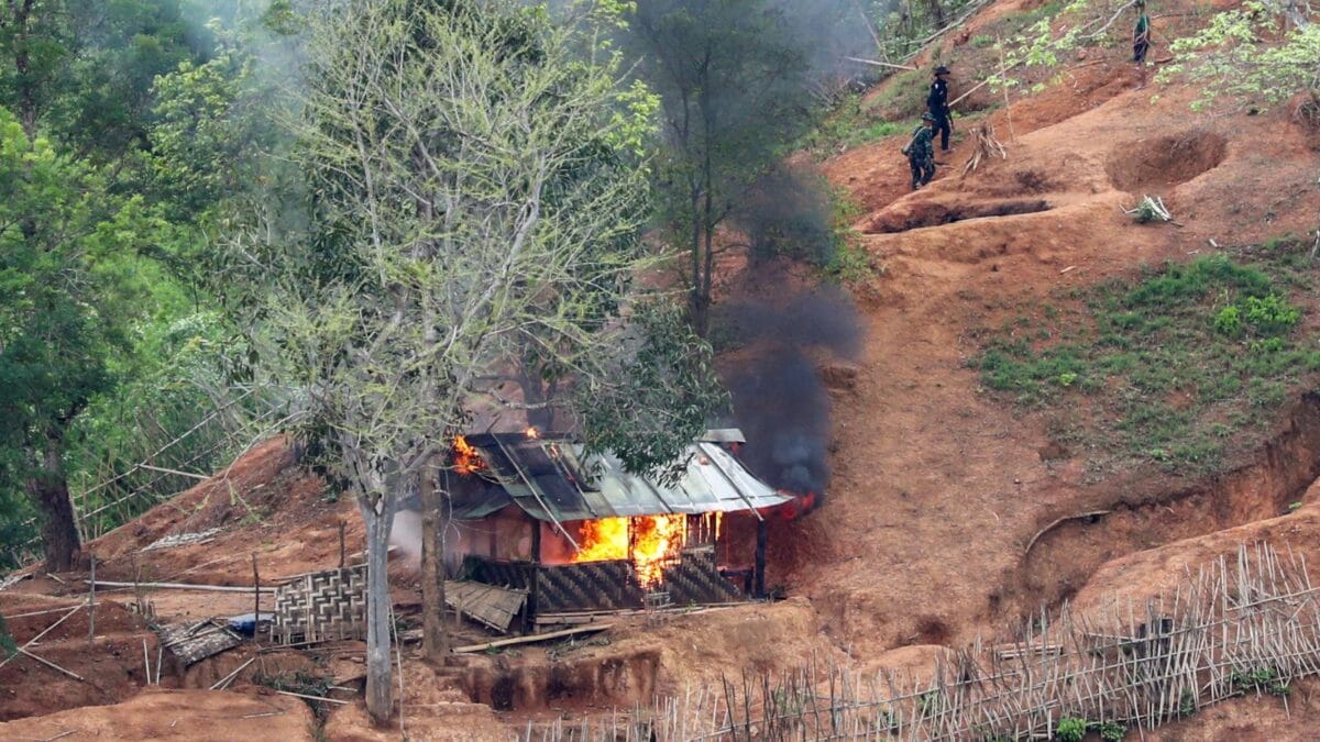Airstrike in Myanmar: म्यांमार में एयर स्ट्राइक का खौफनाक Video, रखाइन के बाजार में तबाही और 49 मौतें 7 myanmar airstrike 2026 09 c47fe56b6a6abbc0e4d46bf9924282b1