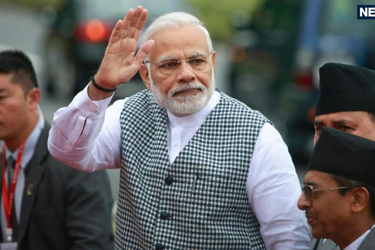 PM मोदी ने दिवाली से पहले 51000 घरों में जलाए घी के दीये नियुक्ति पत्र मिलने पर खिल उठे चेहरे पर मिली एक सलाह