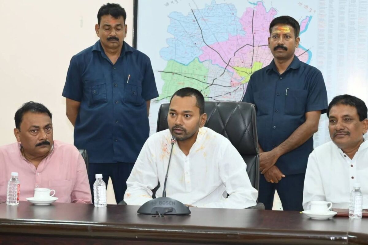 निशांत कुमार कौन सा दांव खेलने पहुंचे हैं वाराणसी BJP संग लड़ेंगे चुनाव या नीतीश के नक्शे कदम पर चलेंगे