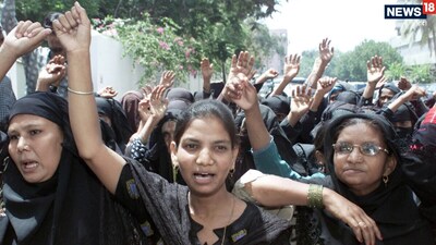 पाकिस्तान में महिलाओं के खिलाफ हिंसा की घटनाएं थम नहीं रही हैं. अब एक शख्स ने प्रेम विवाह करने वाली अपनी सगी बहन की हत्या कर दी. (फाइल फोटो)