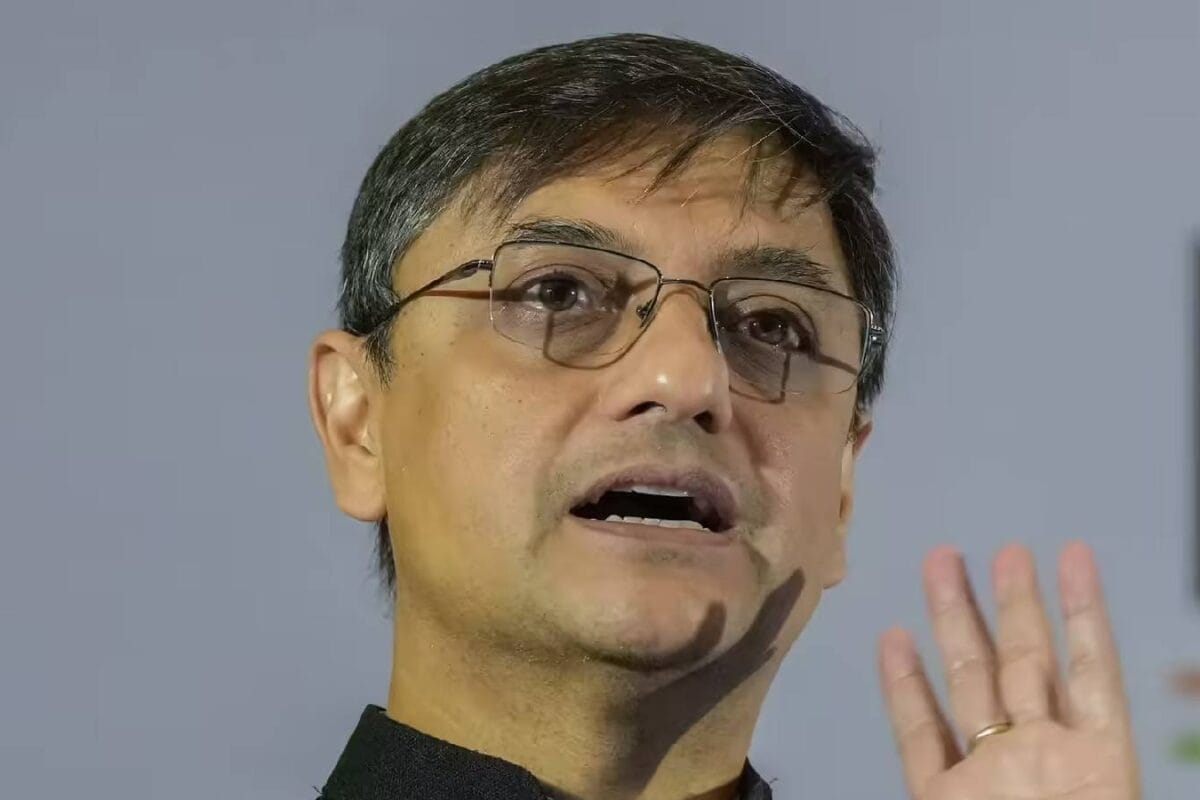 चीन दुनिया के 55% जहाज बनाता है भारत कितने जानकर स‍िर पकड़ लेंगे PM के सलाहकार संजीव सान्याल ने द‍िया डेटा