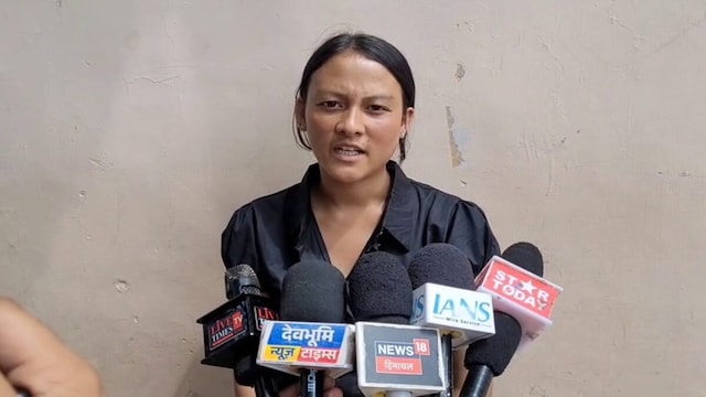 छात्रा का आरोप- लाइब्रेरियन ने मैनरलेस-कैरेक्टरलेस कहा, फिर माफी मांगी