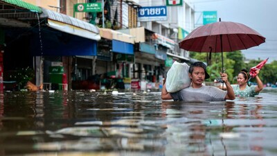 थाईलैंड की राजधानी बैंकॉक डूबी-डूबी दिख रही है. (REUTERS)