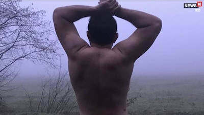 जी हां, हम बात कर रहे हैं साउथ स्टार अरविंद स्वामी की. जो 90s के दिल की धड़कन हुआ करते थे. वह कभी अपने कॉलेज के थिएटर ग्रुप से रिजेक्ट हुए थे. मगर किसने सोचा था कि वही लड़का कभी इंडस्ट्री पर राज करेगा. सिर्फ करियर की नहीं वह बिजनेस में भी खूब सफल हुए और 3300 करोड़ रुपये का साम्राज्य खड़ा किया. चलिए अरविंद स्वामी की जिंदगी और करियर से रूबरू करवाते हैं. (Insta.thearvindswami)