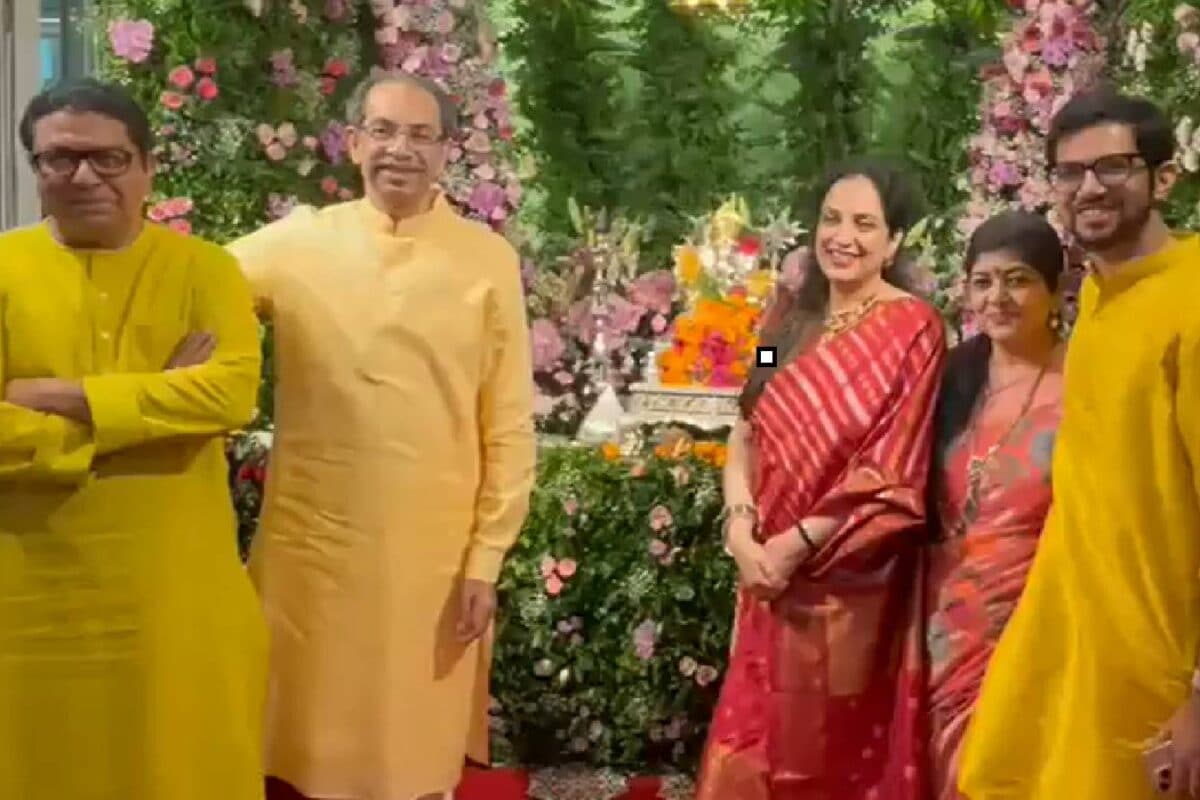 दिशा सालियान केस में FIR में नाम के बीच उद्धव ठाकरे परिवार संग पहुंचे भाई राज ठाकरे के घर