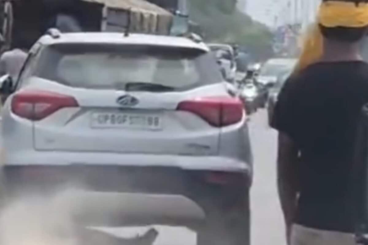 मथुरा में JE को कार ने मारी टक्कर, कई मीटर तक घसीटने का आरोप, गाड़ी पर था BJP का झंडा