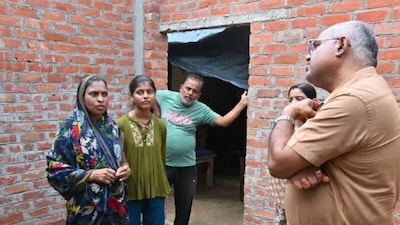 रिंकी के घर पहुंचे डीएम. 