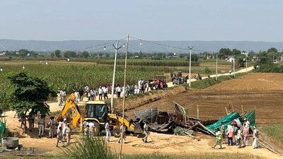 अवैध ढाबों पर प्रशासन की बड़ी कार्रवाई.