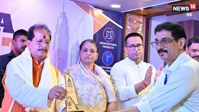 बाएं से मंत्री विजय सिन्हा, जेडीयू विधायक मनोरमा देवी. (फोटो साभारः फेसबुक Manorama Devi)