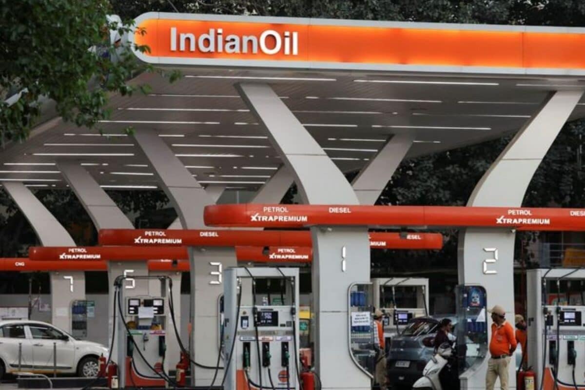 सरकार ने तेल कंपनियों के मुनाफे पर चलाई तलवार, विंडफॉल टैक्स में बढ़ोतरी