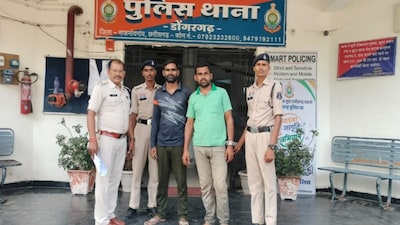 पुलिस गिरफ्त में हेमंत सोनकर और सोनू सोनकर.