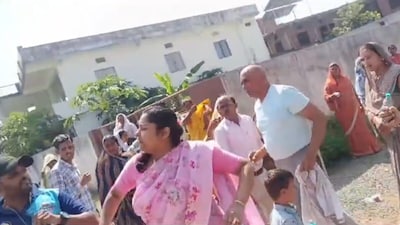 पुलिस ने दोनों महिलाओं के खिलाफ केस दर्ज किया है.