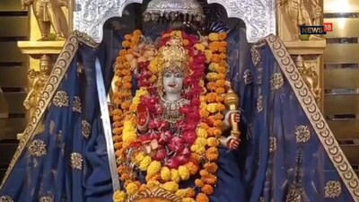 Pratapgarh Navratri 2026: कहीं चढ़ाई जाती हैं लोहे की बेड़ियां तो कहीं मुर्गे पर सवार हैं माता, जानें 9 देवी धामों की खासियत