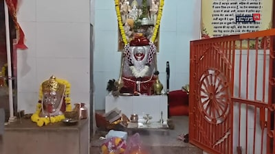 Suvasa Veer Balaji Dham: तालाब से प्रकट मूर्तियां, शनिवार को दूर-दूर से अर्जी लगाने पहुंचते हैं भक्त