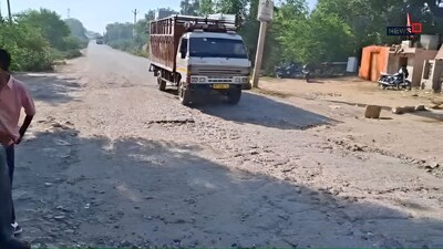 Jhunjhunu Mandawa Road News: मंडावा में जर्जर सड़कें और बड़े गड्ढे दे रहे हादसों को न्योता, जनता परेशान