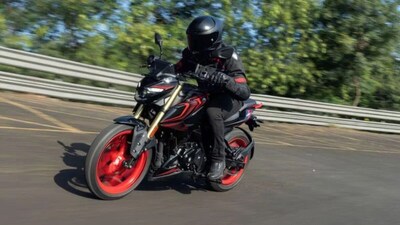 Bajaj Pulsar N250SS को ₹1.59 लाख में लॉन्च किया गया है.