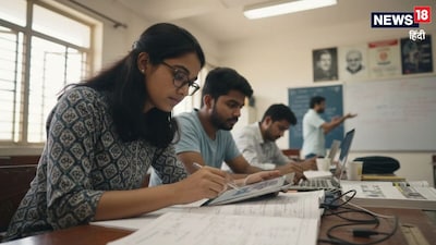 Which 3 IITs attracted 97 JEE Advanced toppers for admission?