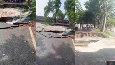 पश्चिम चंपारण के बैरिया में बाढ़ के पानी के दबाव से पुजहा-पटजिरवा मुख्य मार्ग का करीब 30 से 40 फीट हिस्सा पूरी तरह क्षतिग्रस्त हो गया है.