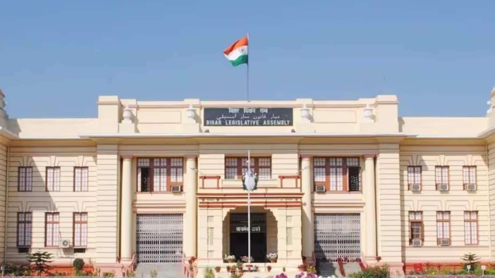 दरभंगा स्नातक सीट पर महागठबंधन में घमासान! RJD-कांग्रेस के बाद माले ने भी उतारा उम्मीदवार