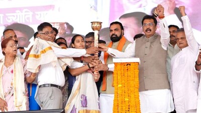 ‘विकसित भारत संकल्प सभा’ कार्यक्रम में मुख्यमंत्री सम्राट चौधरी, बीजेपी प्रदेश अध्यक्ष संजय सरावगी समेत पार्टी के कई वरिष्ठ नेता और बड़ी संख्या में कार्यकर्ता मौजूद रहे.