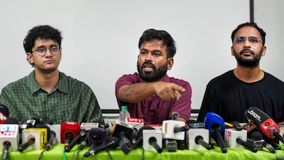 CJP नेता सौरव दास और आशुतोष रांका हिरासत में लिए गए. (Image: PTI)