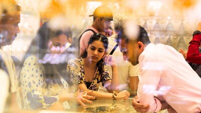 कॉन्फ्लिक्ट गोल्ड जंग के मैदान से आता है.