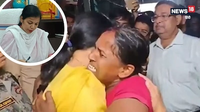 डीएम वर्षा सिंह से लिपटकर रोई महिला. (फोटो साभारः एक्स हेंडल आकाशवाणी, Facebook @ Varsha Singh IAS)